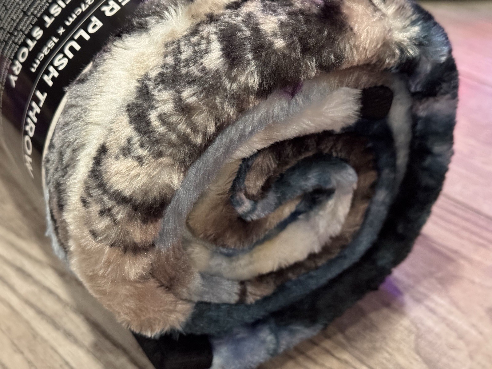 Wild Frontier 50”x 60” Wilderness Wolf Pack Plush Throw Blanket NEW