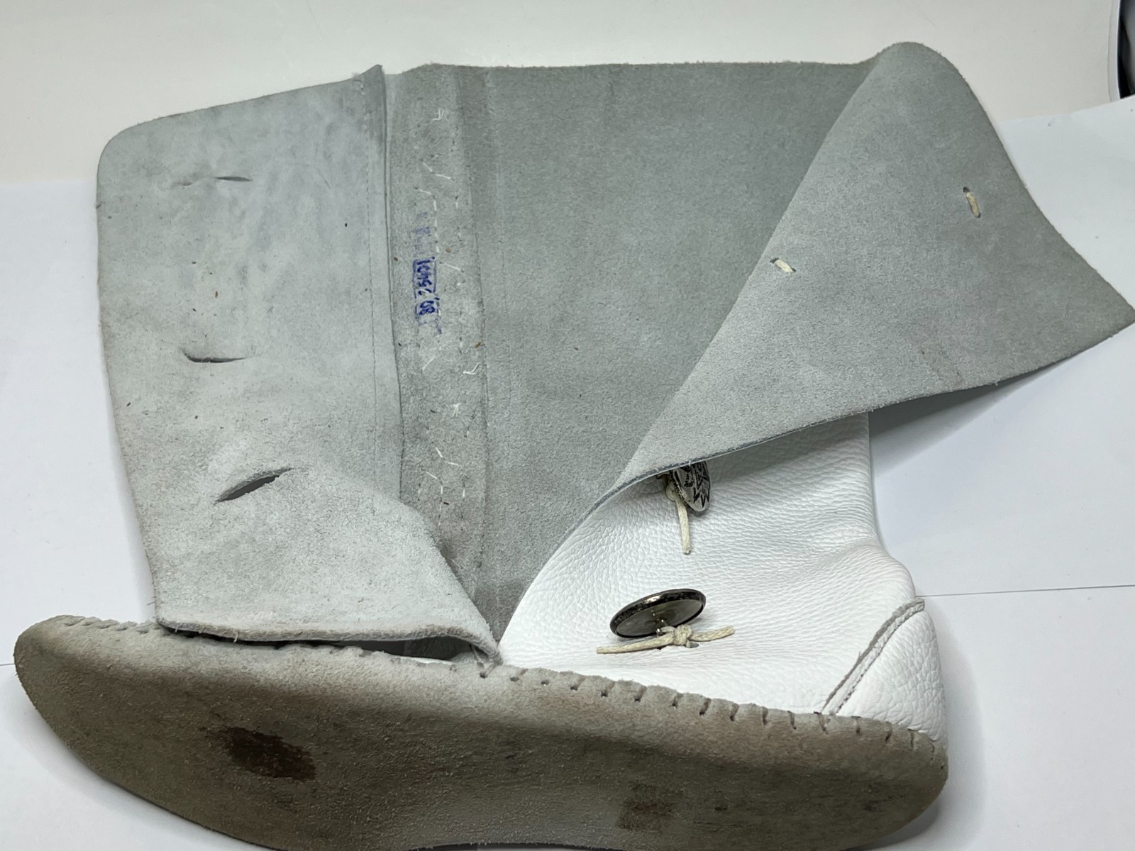 Native American - Vintage Handmade Leather Taos Powwow Moccasin Boots