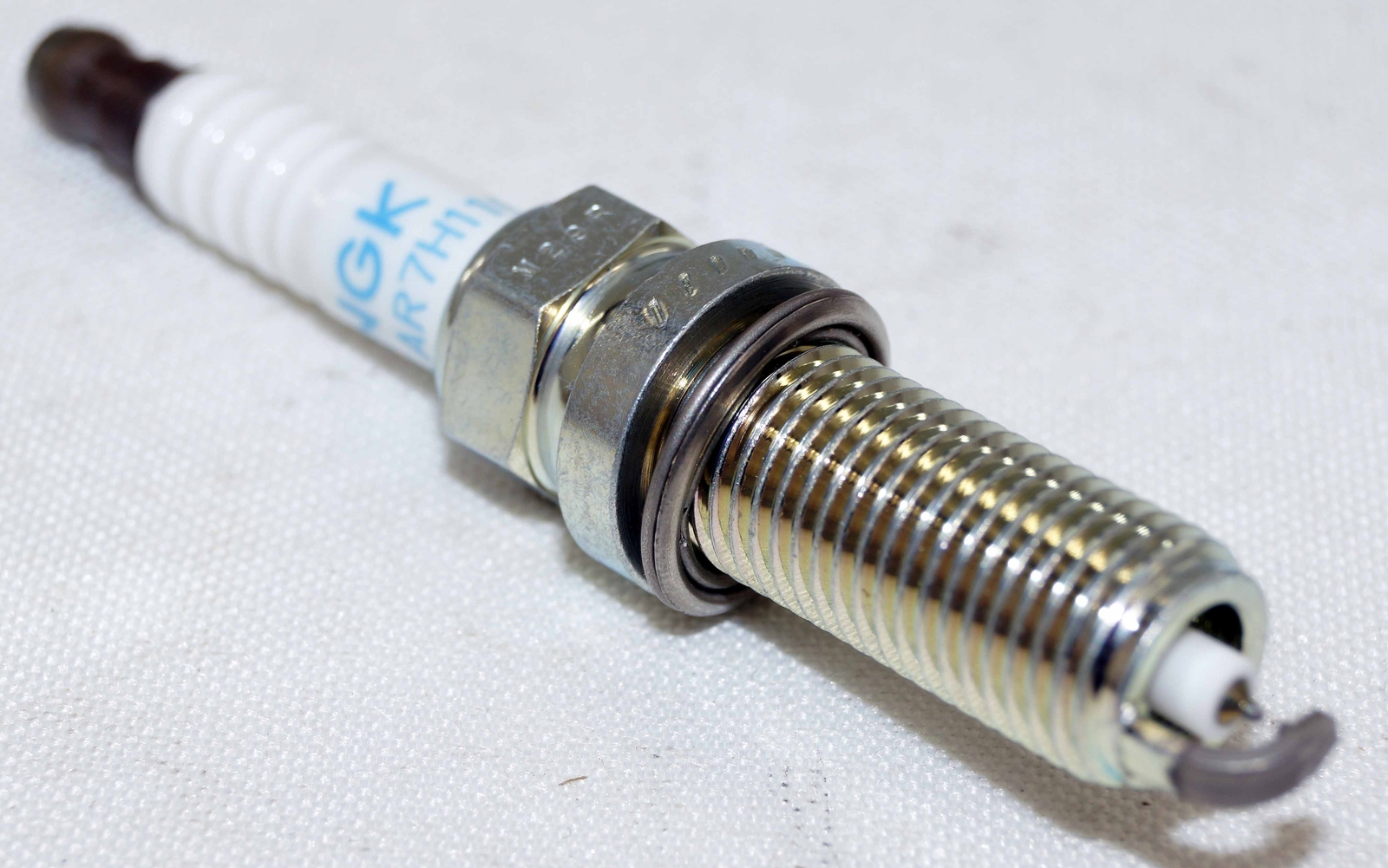 Set of 4 Genuine NGK 96964 Laser Iridium Spark Plugs DILKAR7H11GS