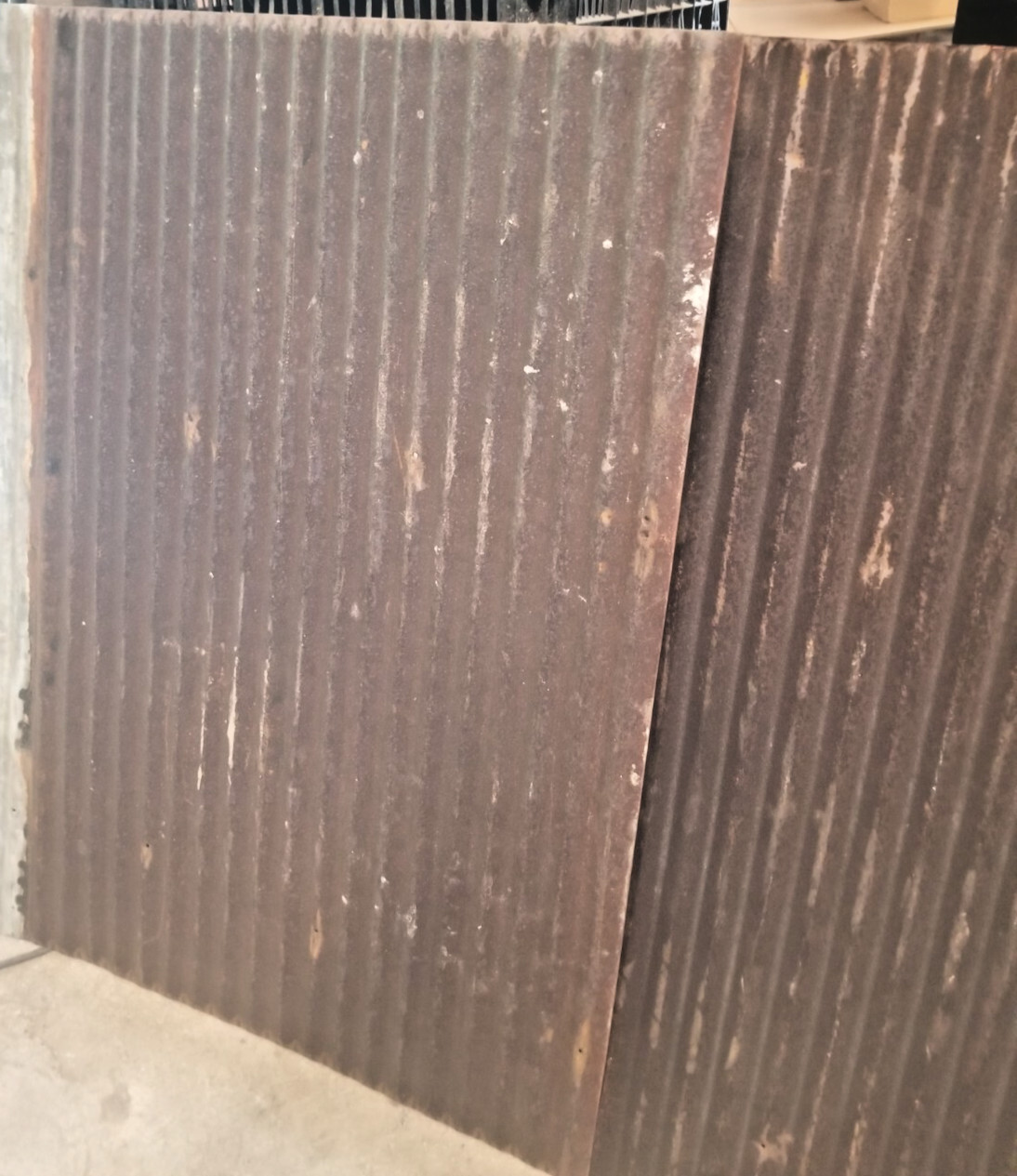 (30 sq.ft.) 5 pcs 3' x 2' RUSTY RECLAIMED CORRUGATED METAL BARN ROOFING TIN