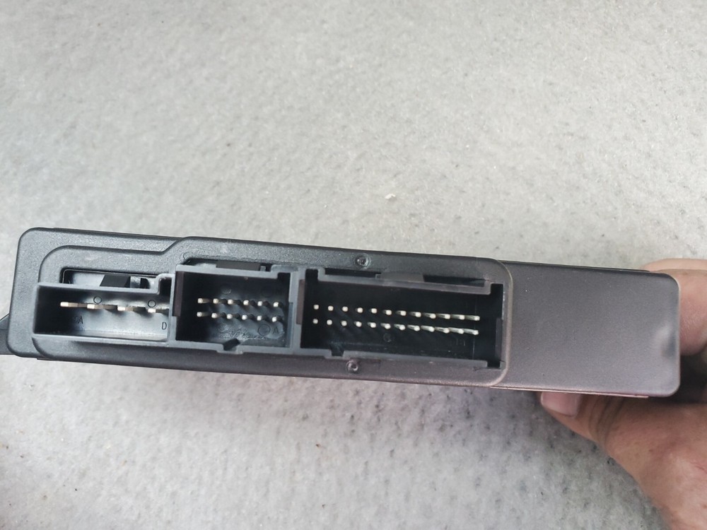 2004-2005 Cadillac Deville Rear Door Control Module 25762509 OEM