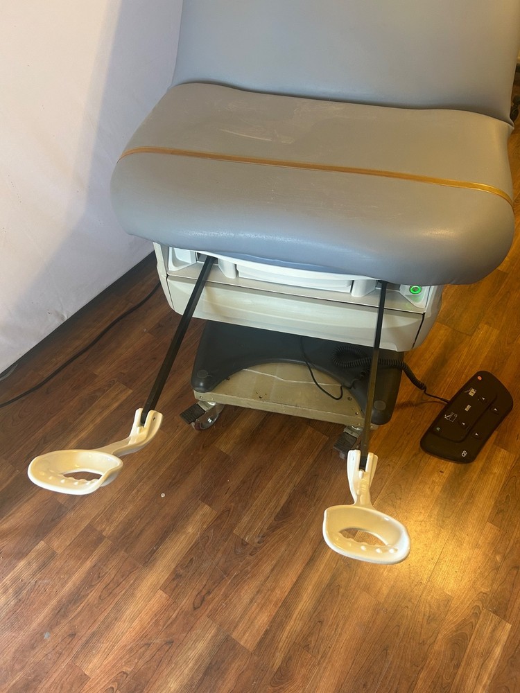Midmark 626-001 Power Exam Table