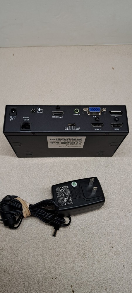 STARTECH.COM HDVGADP2HD SWITCH BETWEEN DISPLAYPORT, VGA OR TWO HDMI SOURCE 4K
