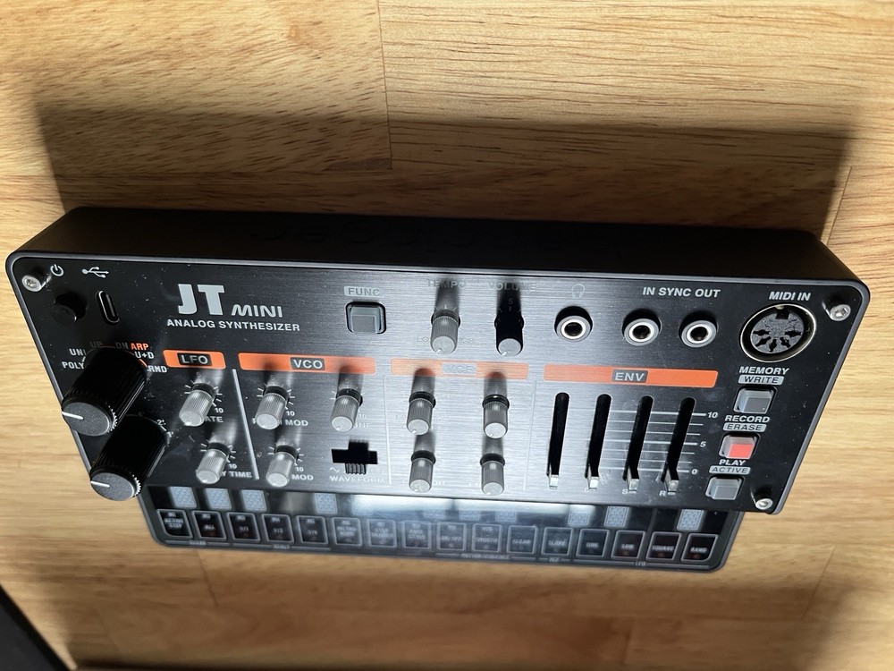 Behringer JT Mini Polyphonic 3-voice Analog Synthesizer