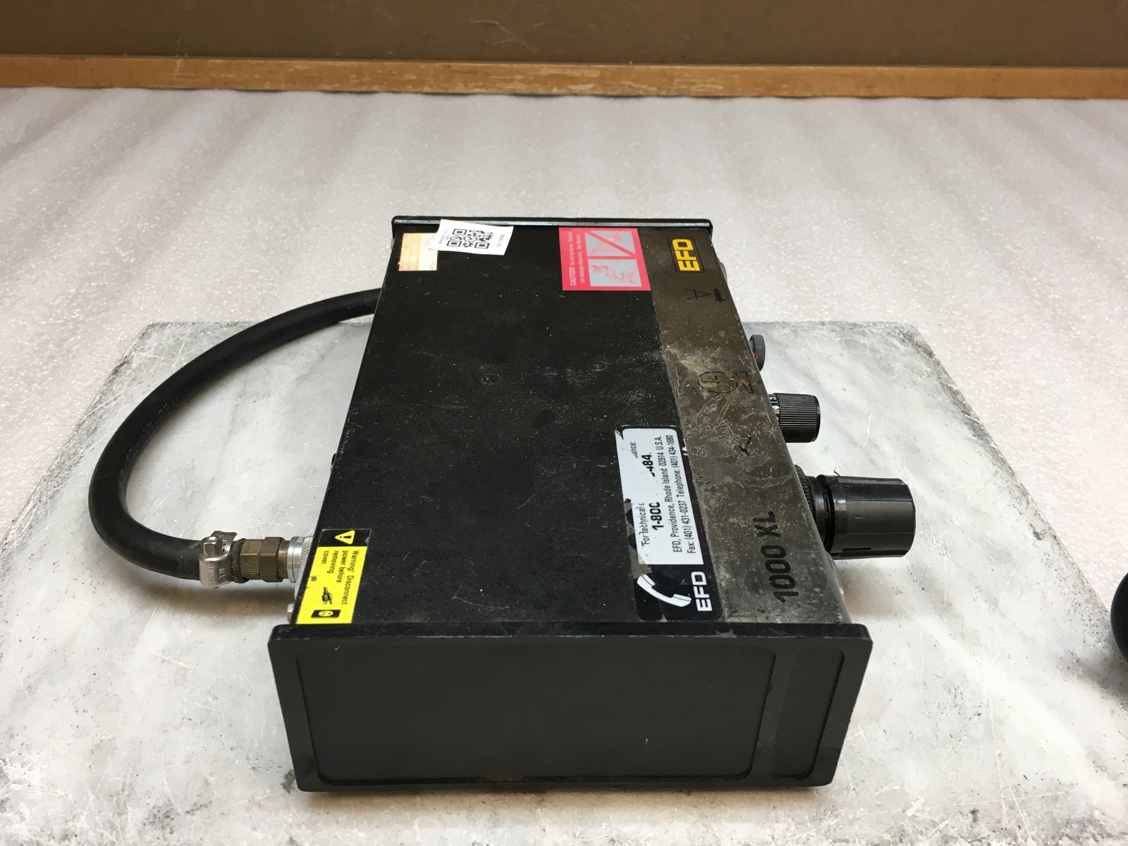 EFD 1000XL Electronic Fluid Adhesive Dispenser Device with Pedal