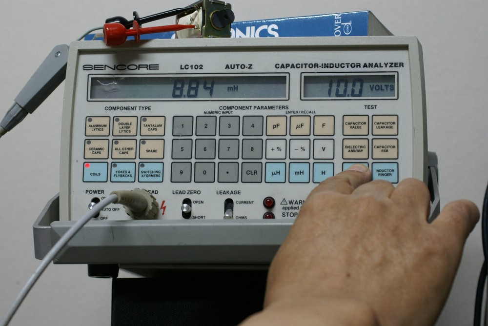 Sencore LC102 Capacitor and Inductor Analyzer working in good order (Read)