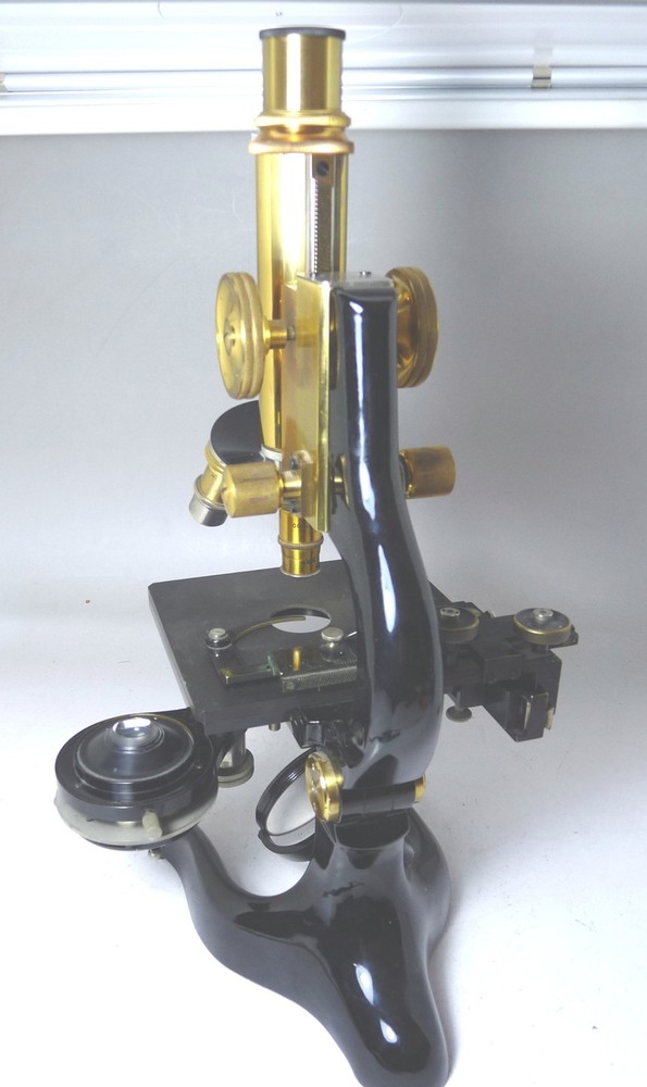 E.. LEITZ  MICROSCOPE WITH CASE & LENSES      2-881