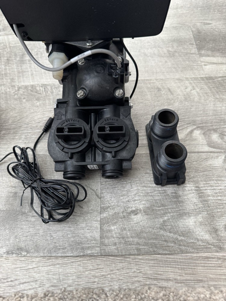 Fleck 5600 SE/STX Controller Head With Bypass Valve.