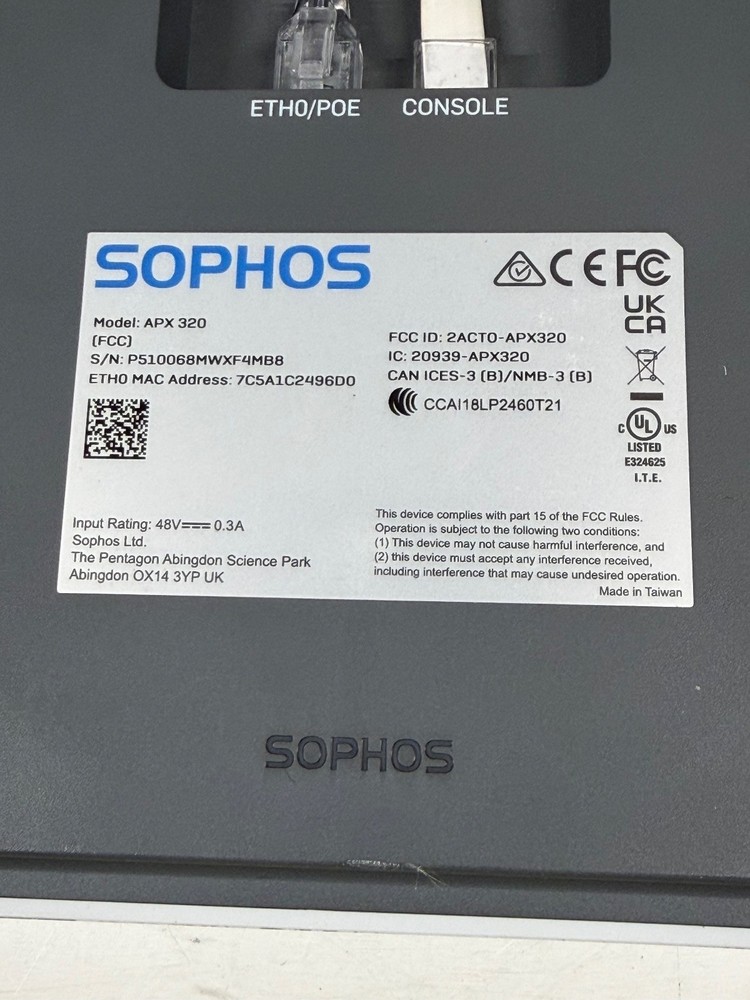 Sophos APX 320 Access Point - includes Mounting Bracket