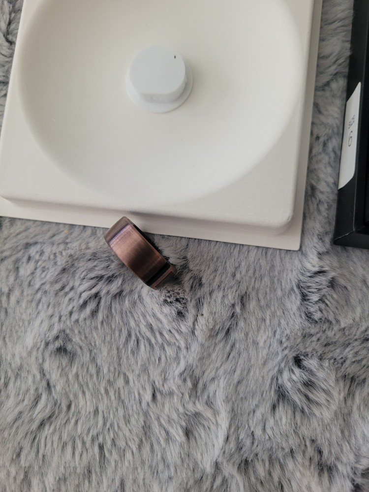 untested Motiv Smart Ring Activity Tracker  Size 6 Bronze  With charger