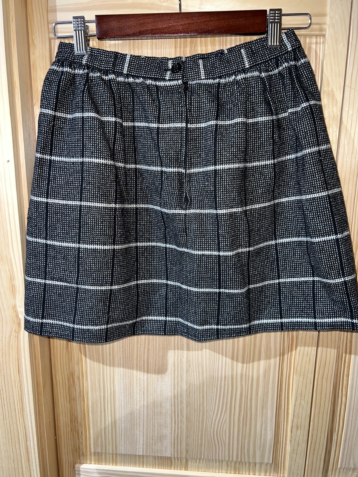 URBAN RENEWAL Wool Blend Plaid Black Mini Skirt Size 10 Lined NWOT
