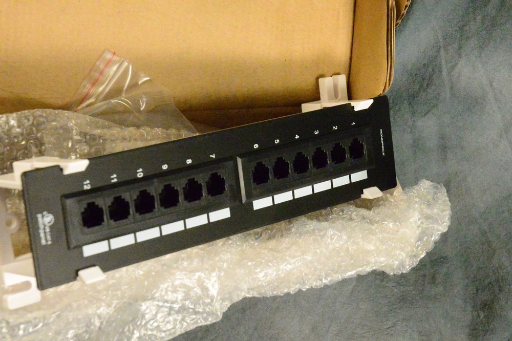 Monoprice Mini Patch Panel 12-Port Cat6 10 Inch Vertical