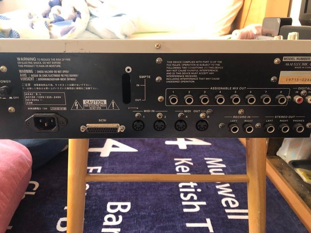 AKAI Sampling Machine MPC2000 MIDI Sampler working