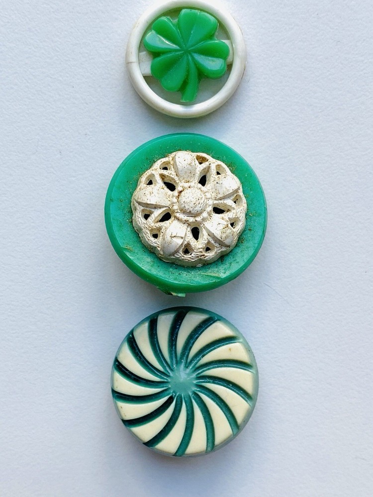 One Dozen Vintage Celluloid Buttons 2472)