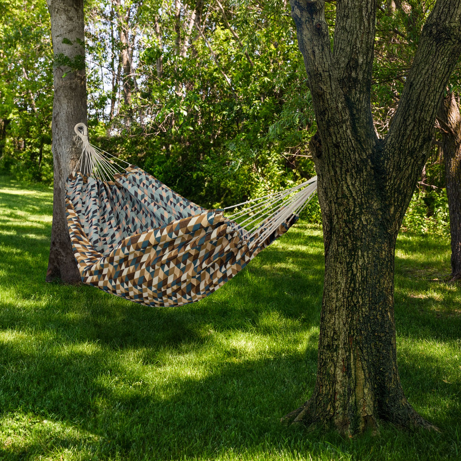 2-Person Polyester Jacquard Double Hammock - Geometric Jumble by Sunnydaze