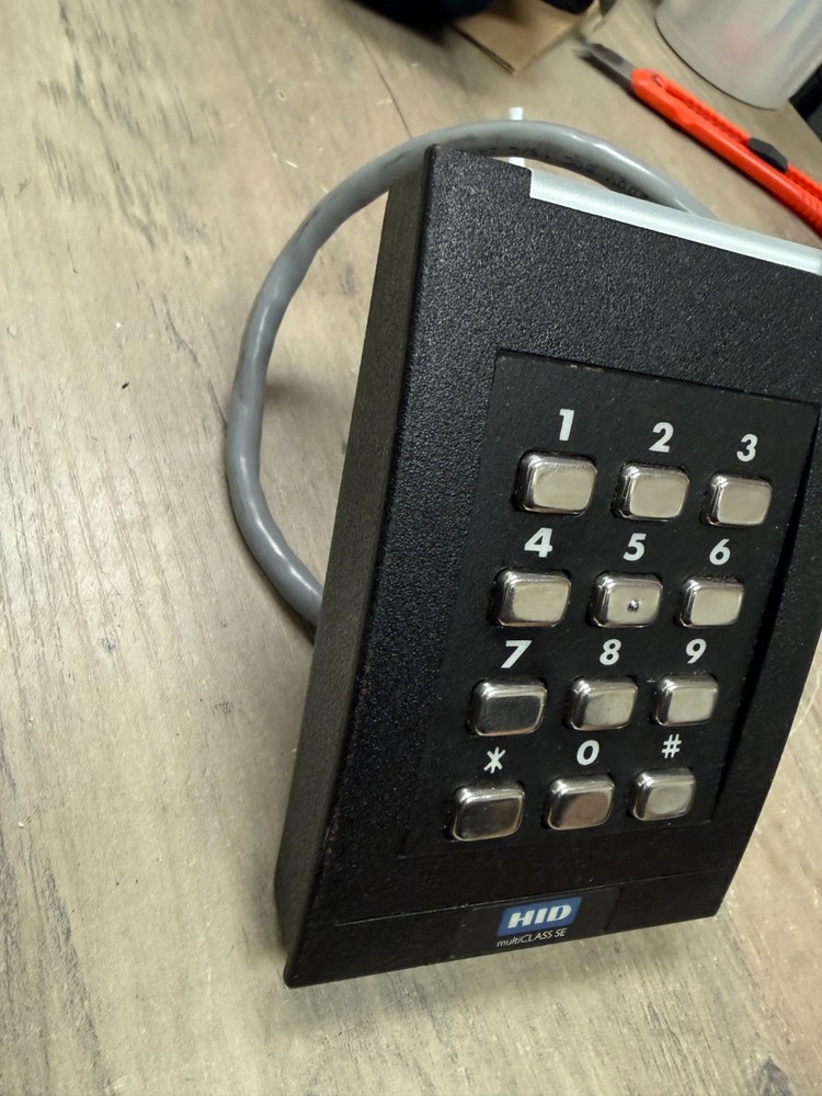 HID 921PTNNEK00000 multiCLASS RP40 Wall Switch Reader - Black UNTESTED READ