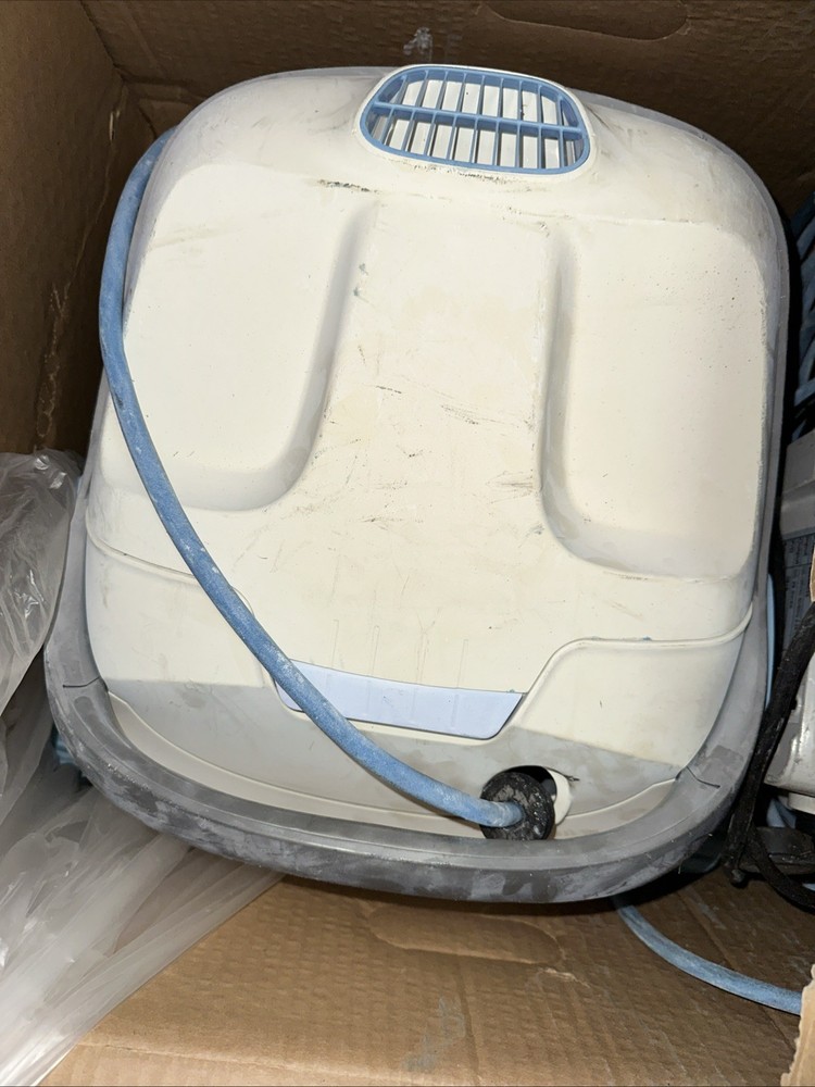 Maytronics Dolphin S200 Robotic Pool Cleaner 88886202 Untested