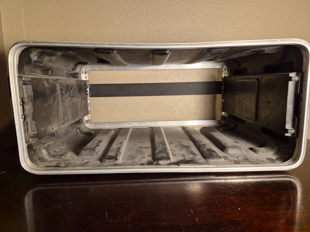SKB 4U Durable Rack Case USED with screws