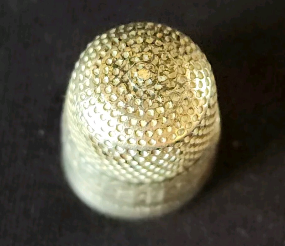 Henry Griffith & Sons DREEMA Silver Thimble Made In England 2 rows asterisks