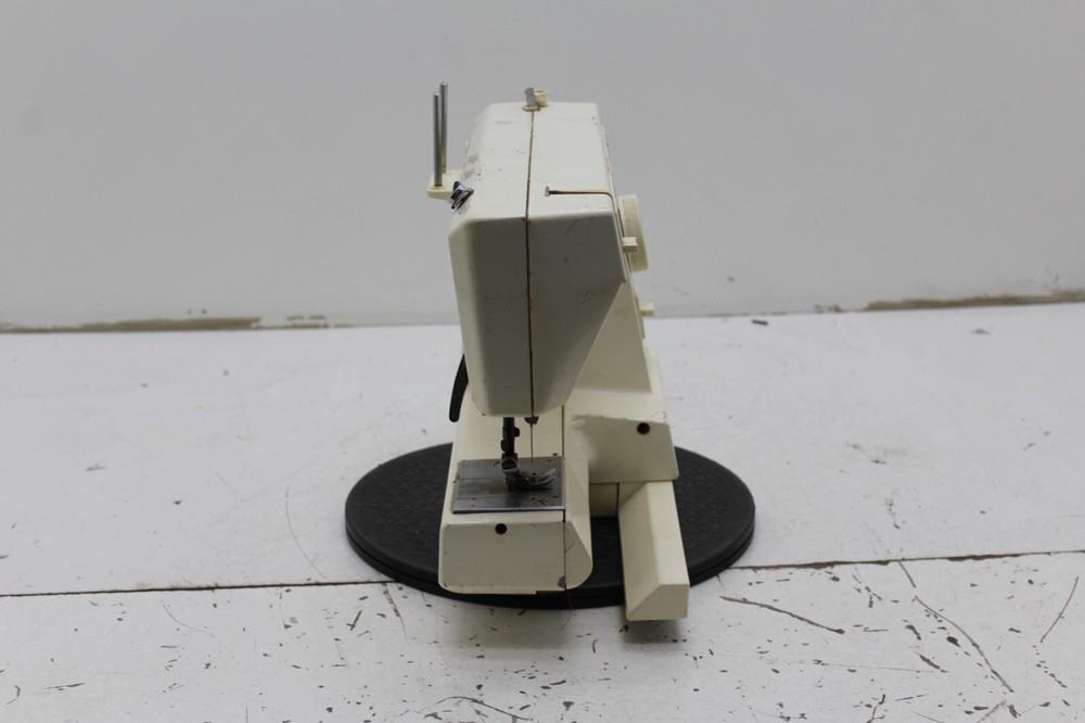 Kenmore 158.1110181 Sewing Machine - Untested As-is