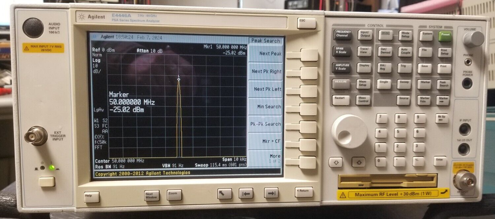 Spectrum Analyzer 44 GHz Agilent E4446A WORKS OK! Options, High Performance, USB