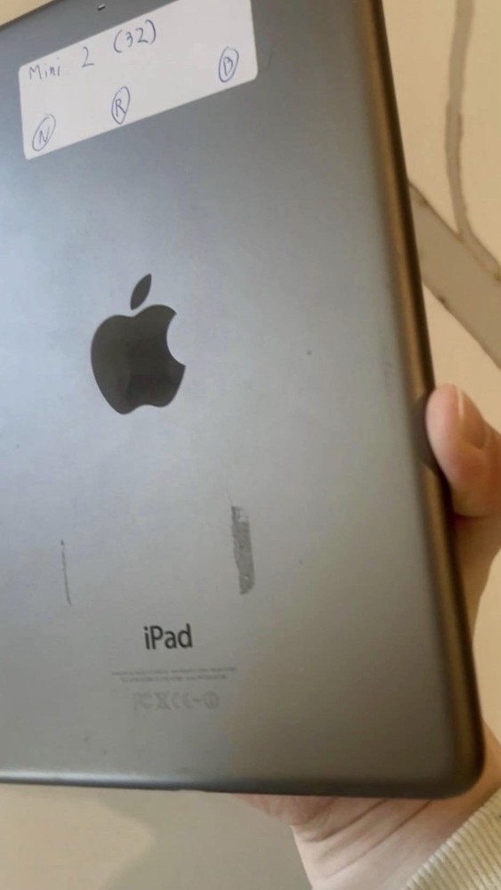 Apple iPad mini 2's 32GB Bundle of TWO