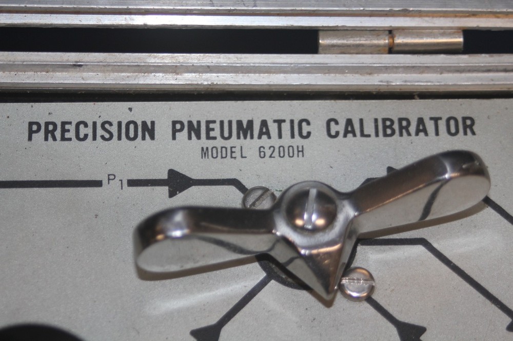 Portable Pneumatic Pressure Calibrator 65-120