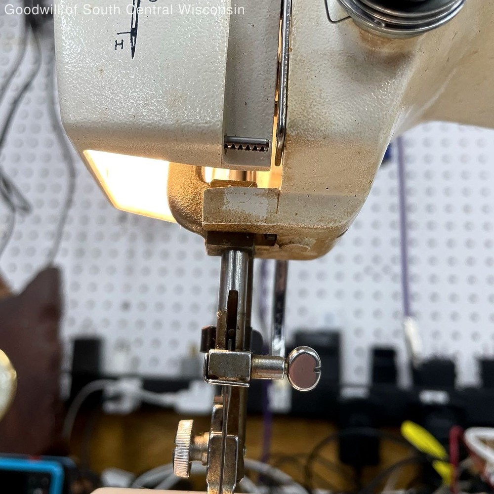 Dressmaker Sewing Machine 2200F ALLYN