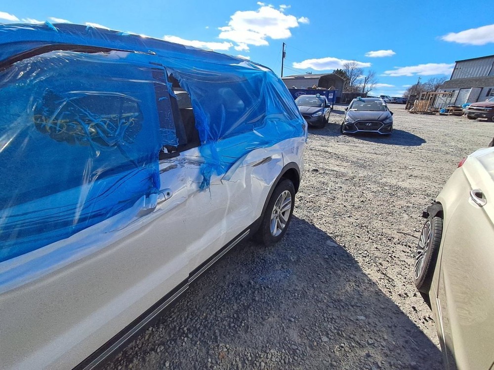 2016 Ford Explorer OEM 8 Screen Display - Used, Reprogramming Required