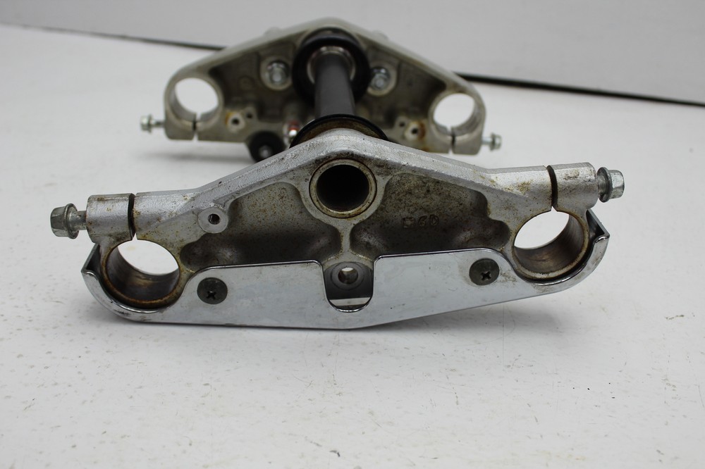 2003 SUZUKI GZ250 (#329) TRIPLE TREE STEERING STEM FORK CLAMP
