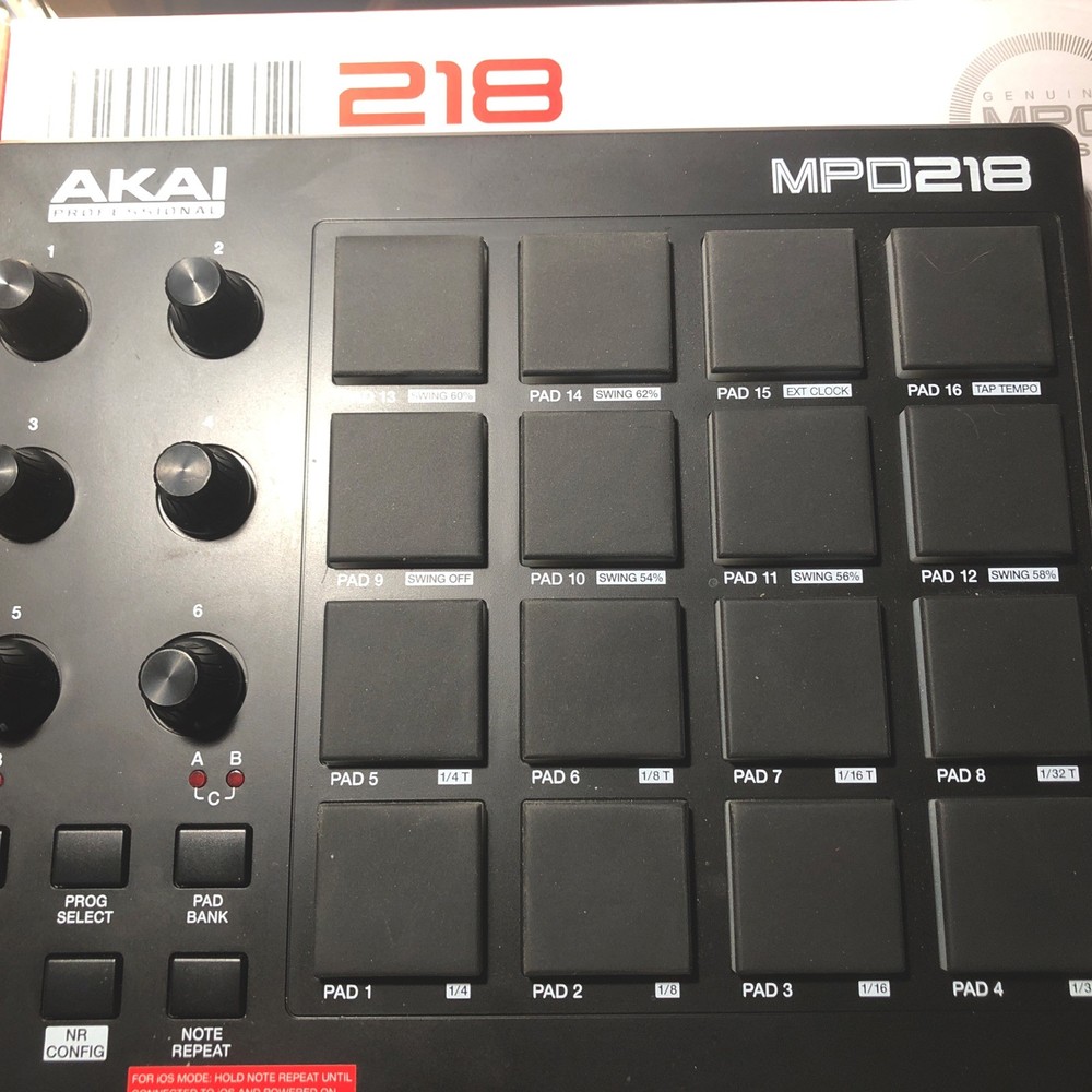 Akai Professional MPD218 MIDI USB Drum Beat Pad Controller