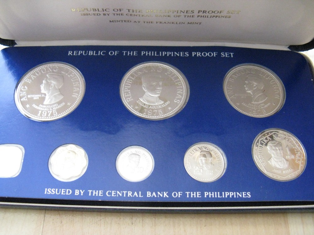 NICE PHILIPPINES 1975 MINT SEALED 8 COIN ENCASED SILVER PROOF SET