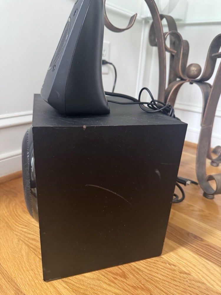 Logitech Z623 THX 2.1 Speaker System with Subwoofer Works