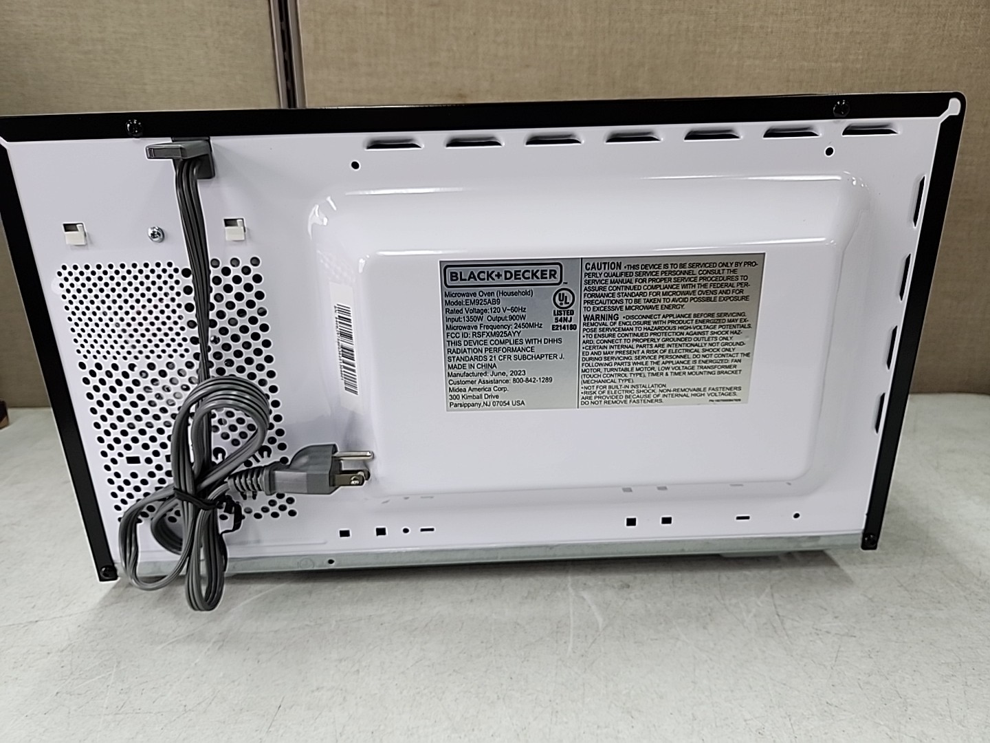 NEW Black & Decker Digital Microwave Oven w/Turnable Push-Button Door 0.9 Ft.