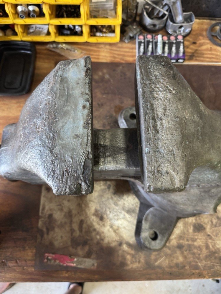 Pittsburgh Automatic 7” Bench Vise