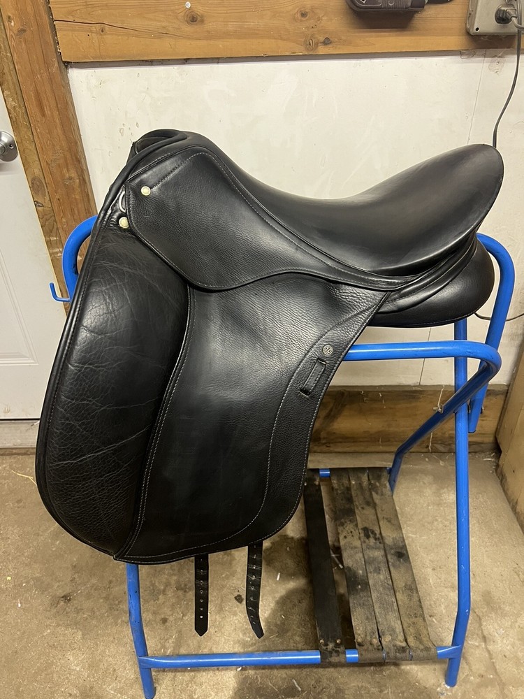 18” Schleese Wave Dressage Saddle