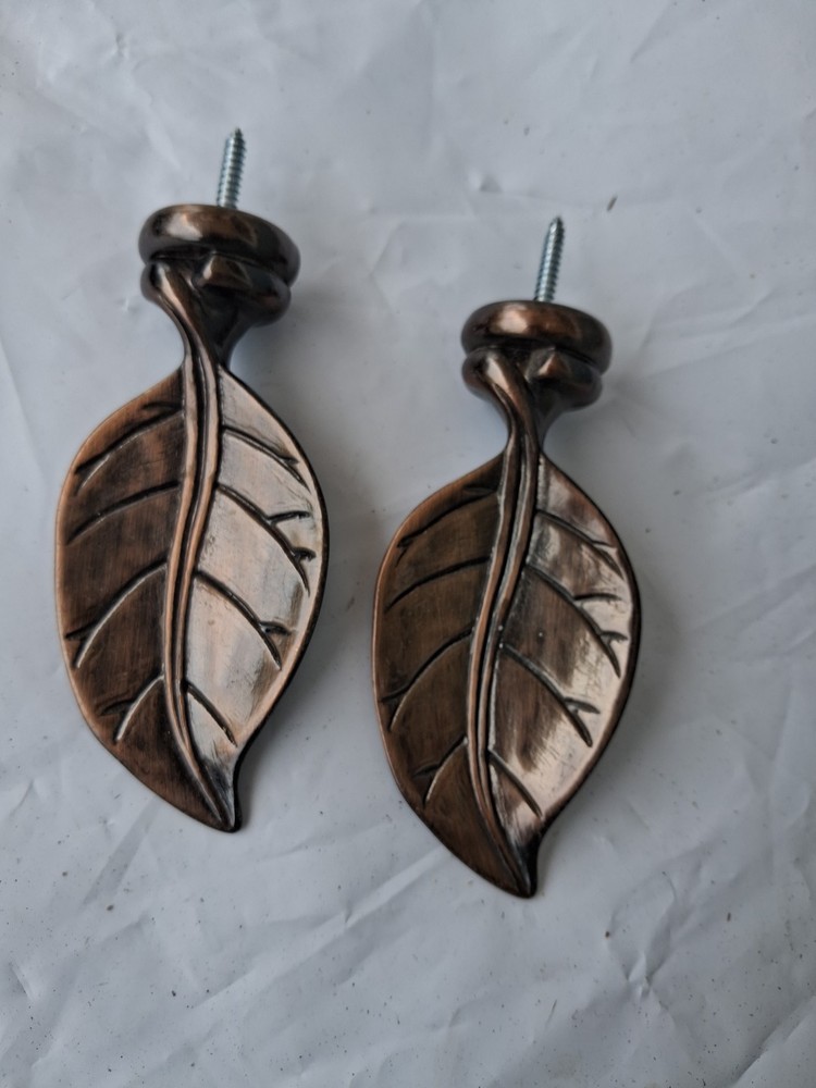 2 Decorative Curtain Rods Leaf Pattern  FINIAL