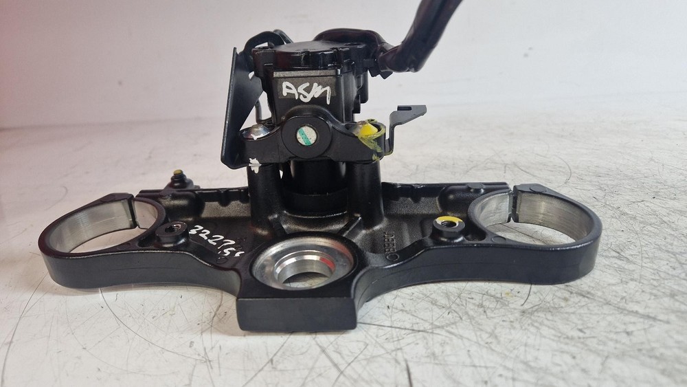 YAMAHA YZF R7 2025 LOCKSET