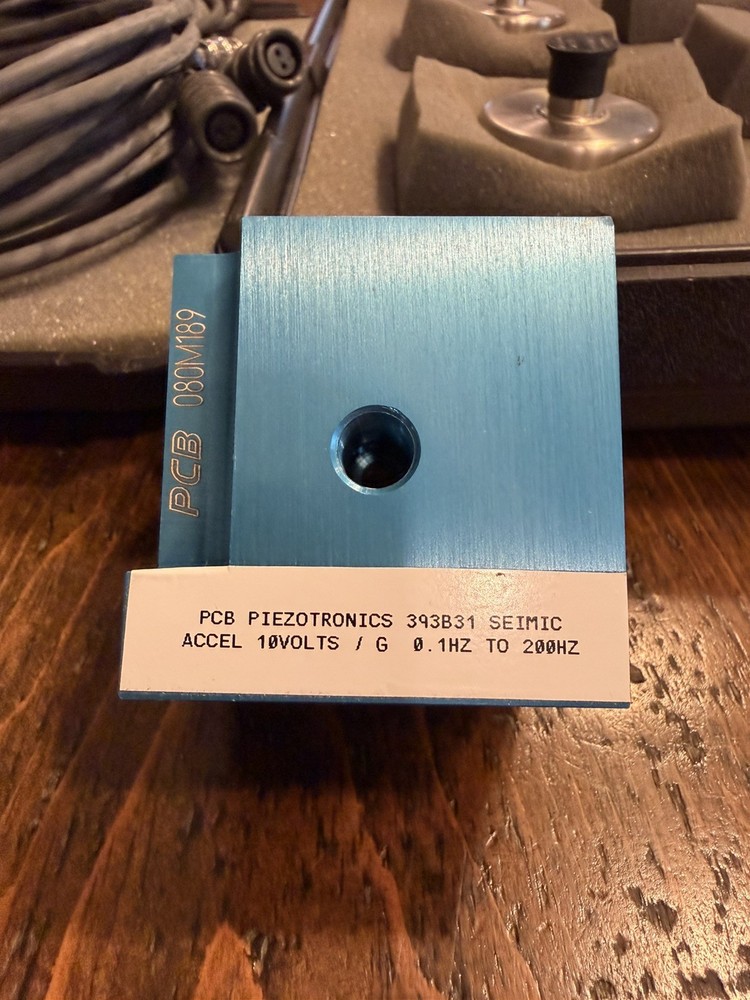 PCB Piezotronics 393B31 Seismic ICP Accelerometer