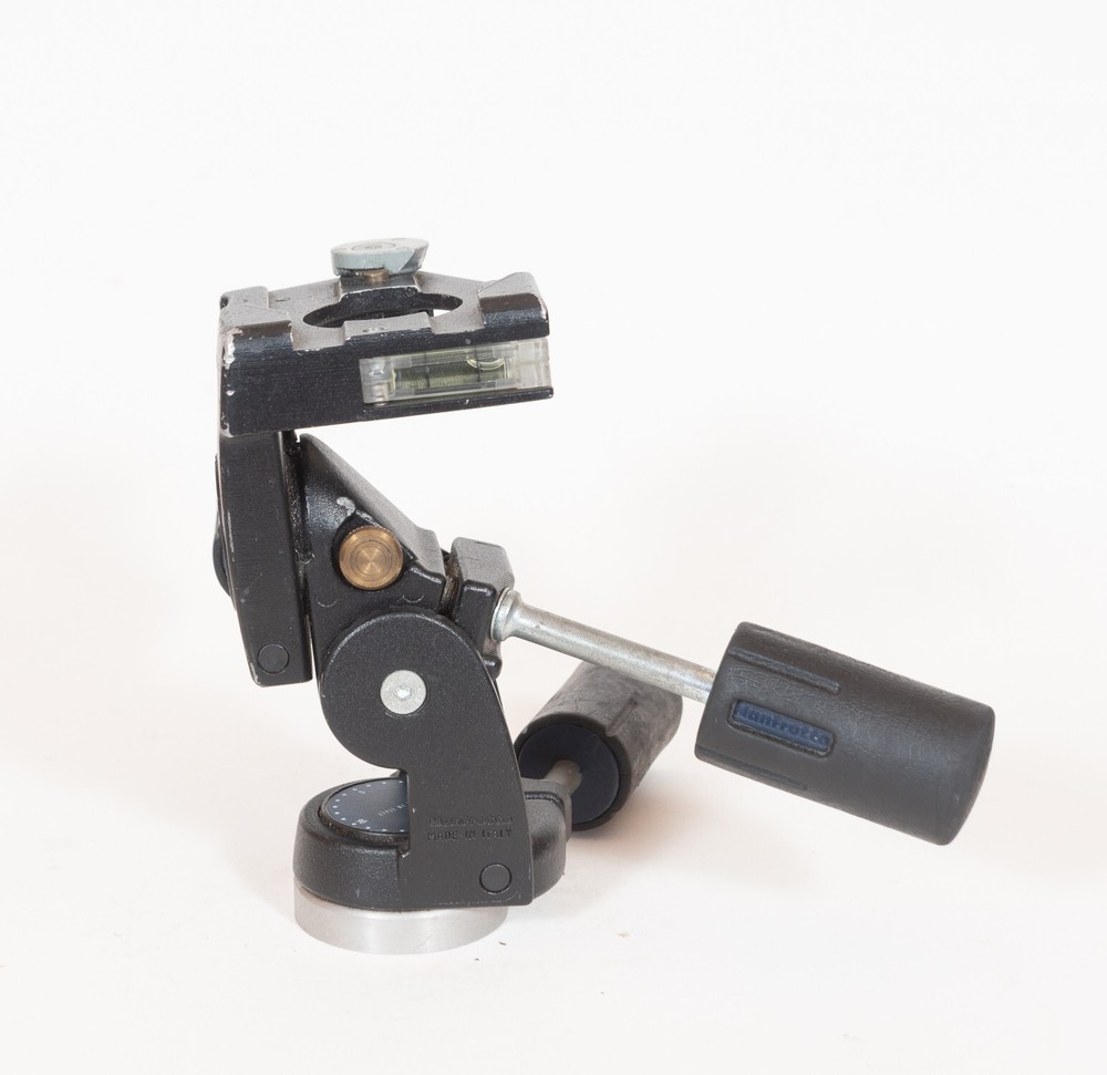 Manfrotto 3047 tripod head with 2 plates