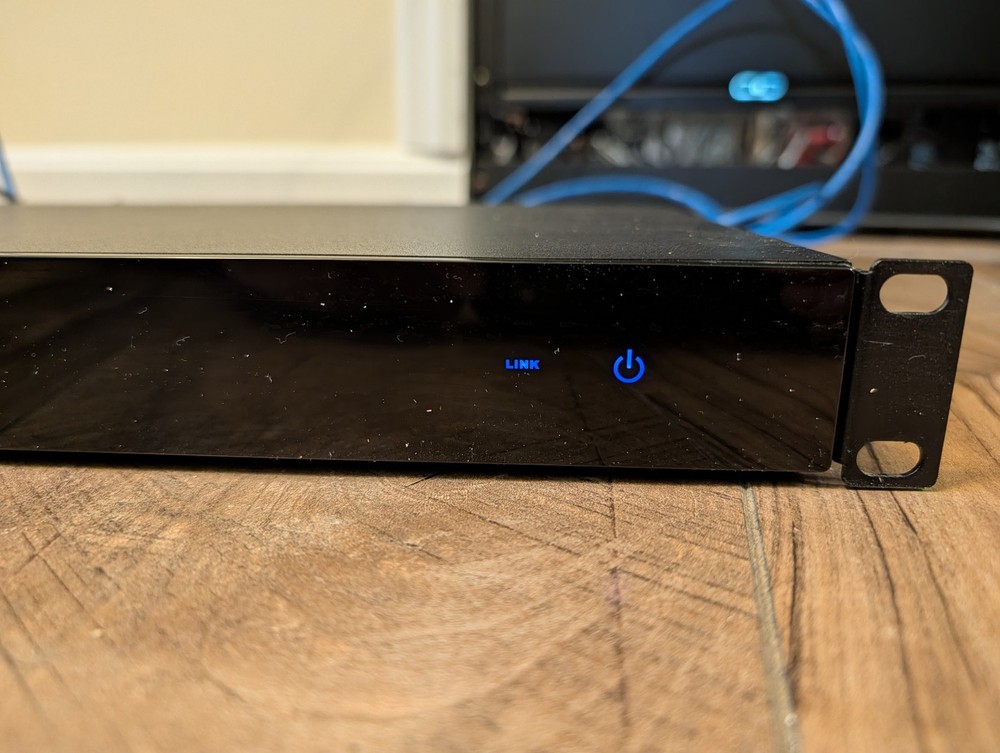 Control4 C4-HC800-BL-1 Home Controller with rack mount