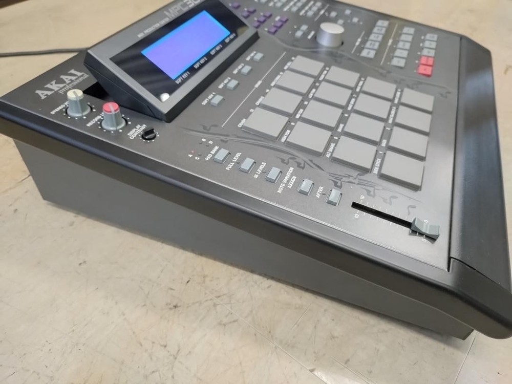 AKAI Sampler MPC3000LE LCD SD Memory Expansion 32GB Replacement Excellent