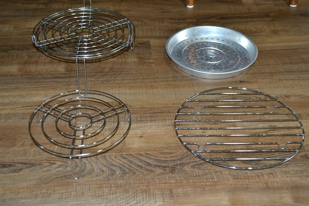 Set of 4 Galloping Gourmet Replacement Wire Racks & Pan