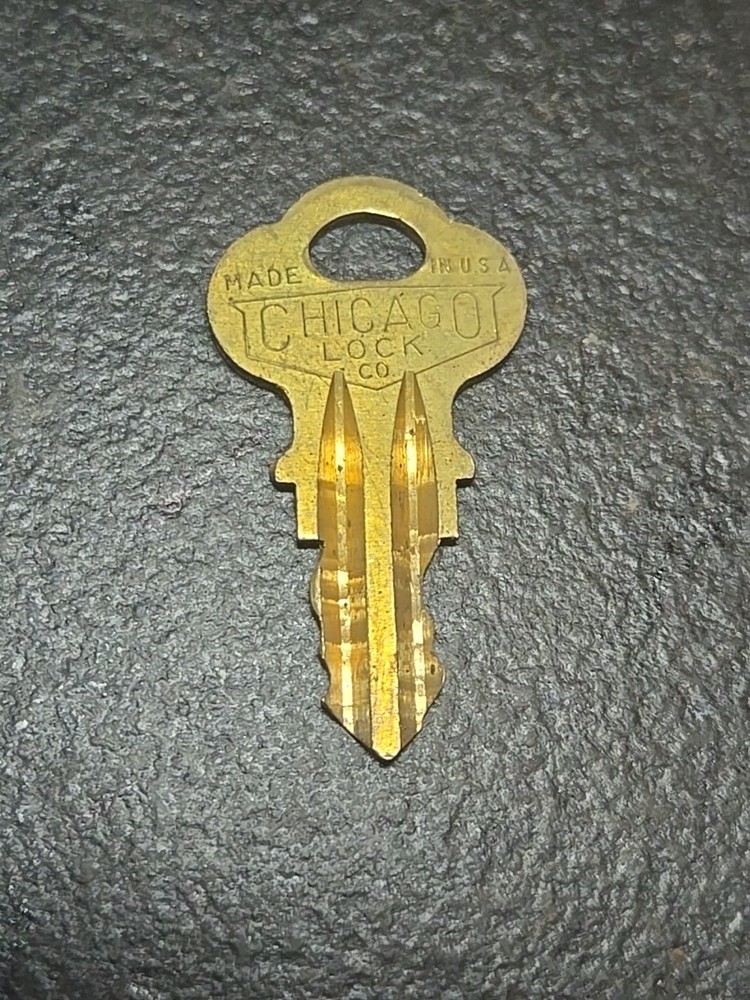1pc - Vintage Vending Machine JWC2 Original Chicago Lock Key Code (3D4)