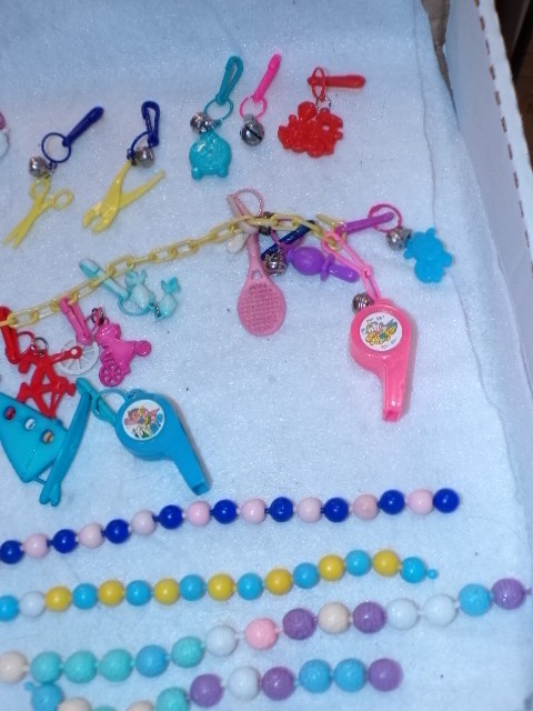 Vintage 1980s Plastic Clip Bell Charm Chain Lot Necklace Pop Beads [fa405]