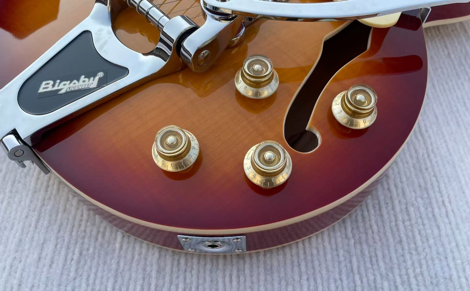 Electric Guitar Semi-Hollowbody Raised Flame Maple Back&Top Glossy Finished