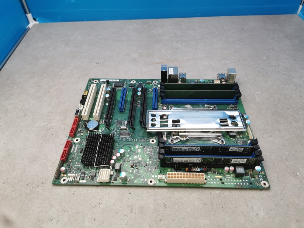 Fujitsu D3128-B25 GS 1 Intel C600 (prof. X79) Socket 2011 w/ Processor + RAM