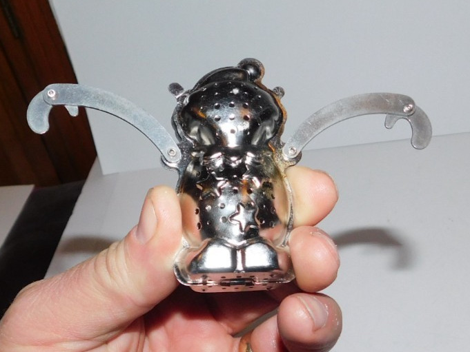 NEAT CLOWN SHAPE TEA STRAINER