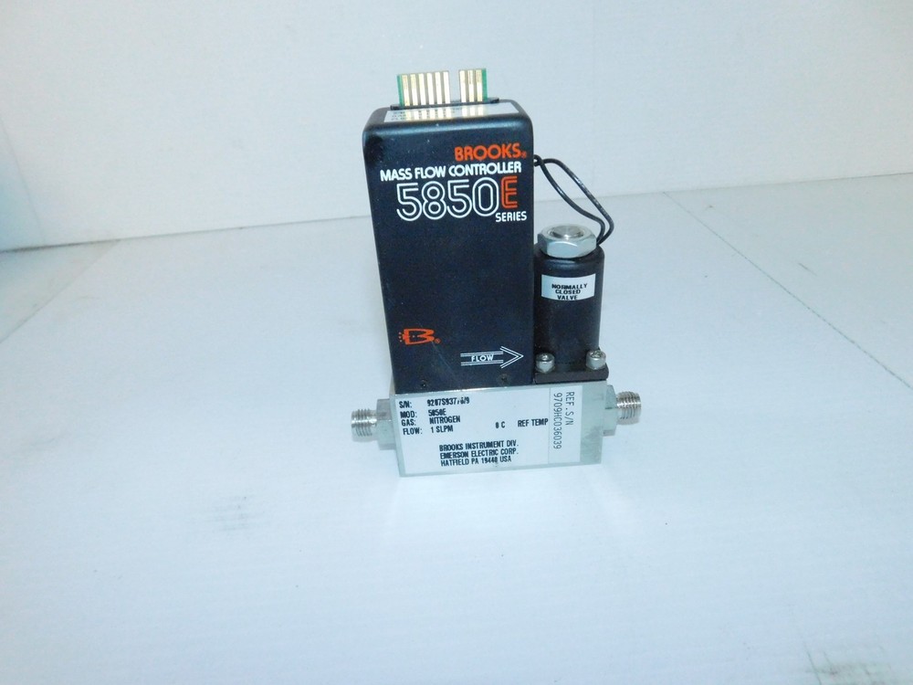 BROOKS MASS FLOW CONTROLLER 5850E SERIES 20 SCCM NITROGEN (PLS65)