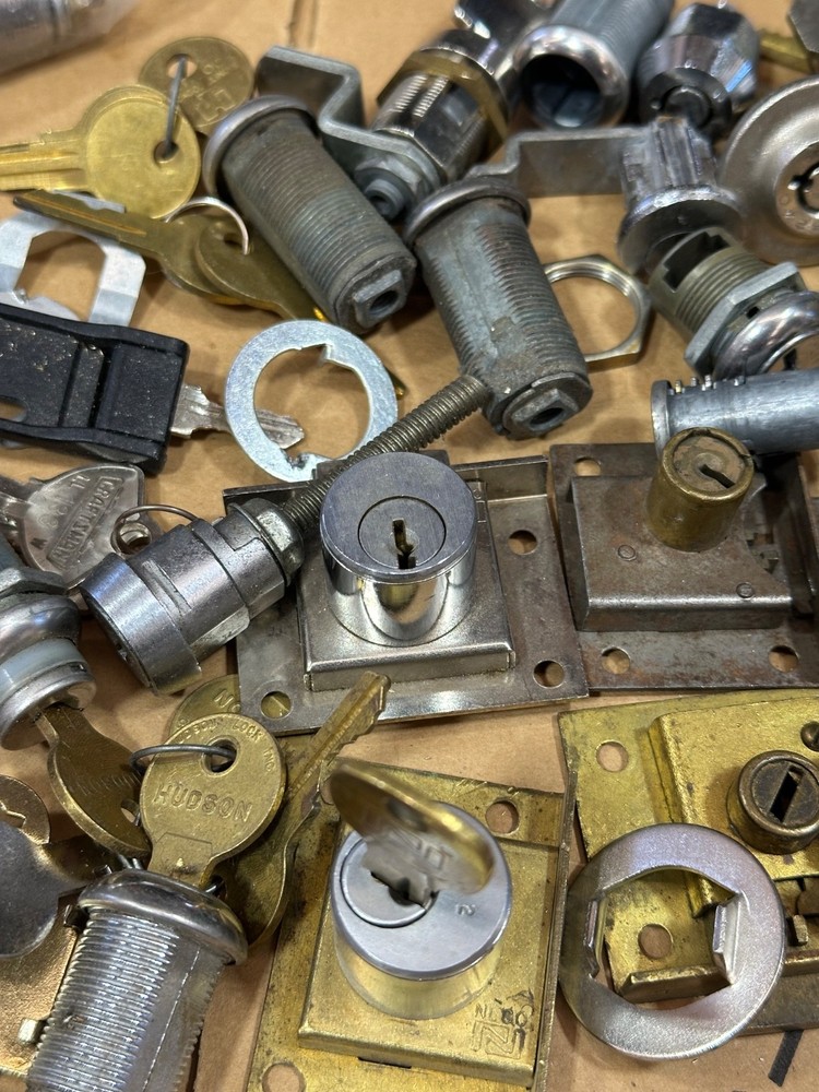 LOCKSMITH LOT - DRAWER CABINET CYLINDERS, CAM LOCKS, ETC